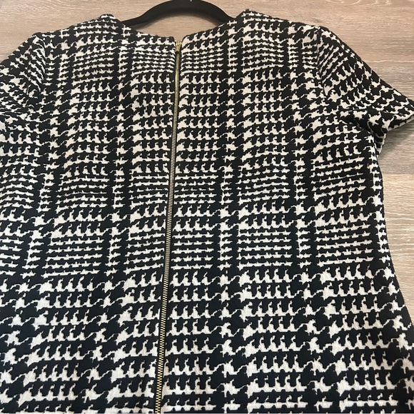 Calvin Klein Black and White Sheath Mini Dress Crew Neck - Picture 8 of 13